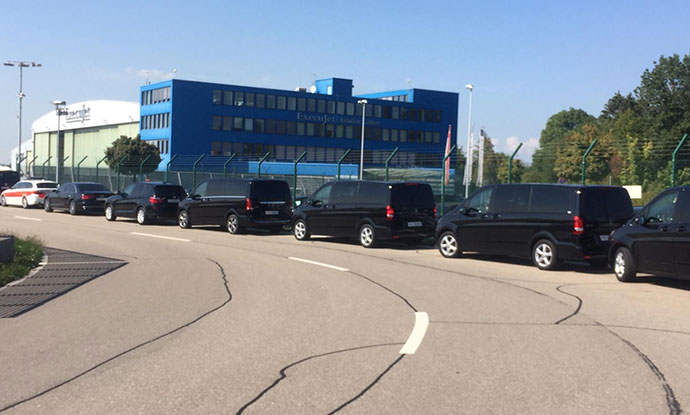 Fahrzeuge-in-Reihe-für-Event